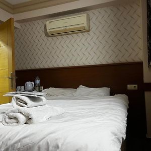 Chambre Simple au Sous-Sol