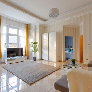 Luxury Downtown Home By Anna