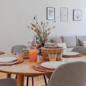 Virtudes Flat W/ Ac & Balcony By Lovelystay