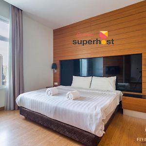 Studio Lit King-Size