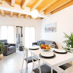Appartement Grand à 2 Chambres à Coucher
