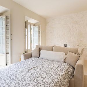 Urbe 10 Carreteria 1 Bedroom Apartment