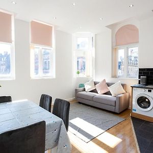 Appartement à 2 Chambres à Coucher