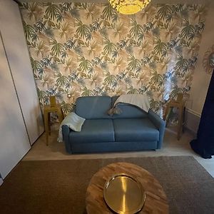 Studio Lit King-Size