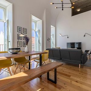 Glamorous 3Bdr Apartment In City Center By Lovelystay