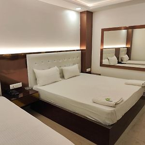 Hotel Apple Villa - New Delhi