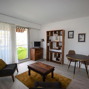 Studio Lit King-Size