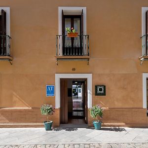 Triana Boutique Apartments By Hommyhome
