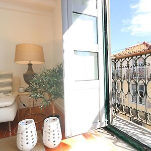 Chic Urban Retreat At Downtown With Balcony & Views, 5Th-Floor No Lift