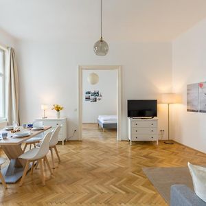 Appartement à 2 Chambres à Coucher