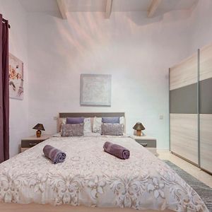 Valletta 2 Bedroom Sleeps 6 Apartment Walking Distance To Centre And The Sea