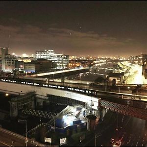 Designer Penthouse With Riverviews - G1 Glasgow City Centre, 3 Bedrooms, 2 Bathrooms, 1 Living Room / Kitchen. Full Floor, Wrap Around Terrace, Panoramic Views, Off Central Station / Buchanan Street