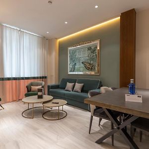 Collection Three-Bedroom Apartment