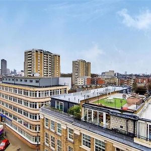 Large 3 Bed 3 Bathrooms Penthouse With Terrace And City Views In London