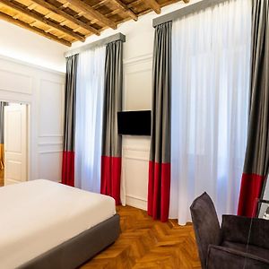 Largo Arenula Suites