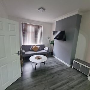 Lovely 2-Bedroom House Close To Media City.