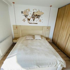 Luxury White Apartment In Park Lotnikow