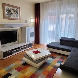 Appartement à 2 Chambres à Coucher