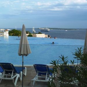 Appartement Renove, Piscine A Debordement, Vue Mer