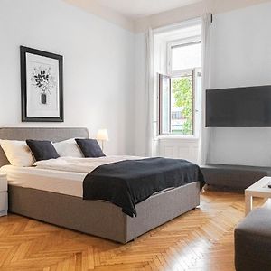 Appartement à 3 Chambres à Coucher