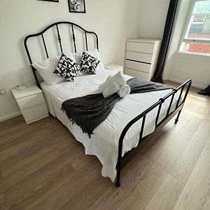 Appartement à 2 Chambres à Coucher
