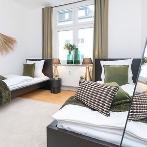 Modern & Stylish For 3: Smart Tv