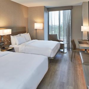 Chambre Accessible aux Personnes Malentendantes Lit Queen-Size