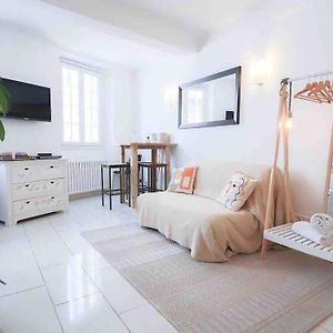 Cosy Studio Situe En Plein Coeur Du Vieil Antibes.
