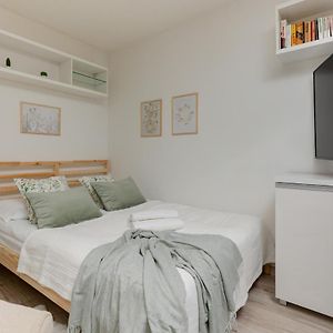 Light Studio With Balcony By Noclegi Renters
