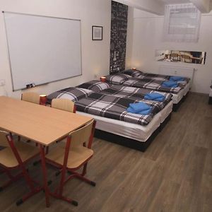 School Apartment - Your Unique Place In Prague By Metro Vysehrad