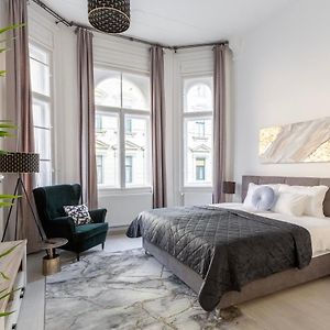 Lh Gallery Apartments