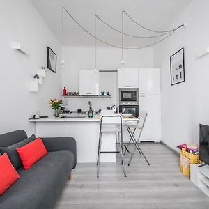 The Minimal Chic Home - Isola District