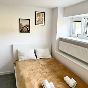 New Apartment On Batorego, Metro, Centre , Wi-Fi - By Hik Apartments
