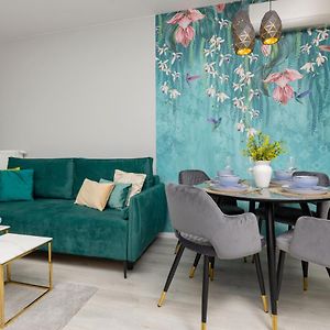 Turquoise Apartment Near The Royal Lazienki Warsaw By Noclegi Renters