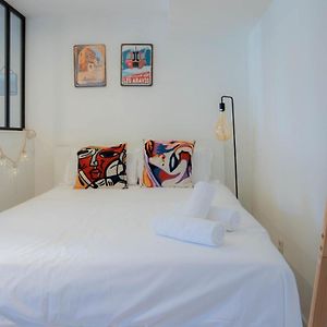 Studio Lit King-Size