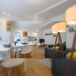 Appartement à 2 Chambres à Coucher
