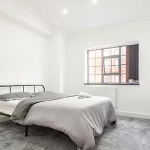 Beautiful En-Suite Room With Bath Tub To Let In The Jewelry Quarter