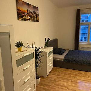Sunlit Apartment Close To City Center