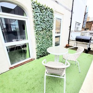 One Bedroom Apartment With A Terrace In Angel