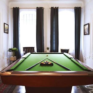 Unique Spacious Classic 3 Bedroom Midtown Apartment ! Billiard Room !