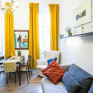 Free Parking Chain Bridge Home 4Ppl, 2Bdrm, Wifi, Smart Tv, Ac