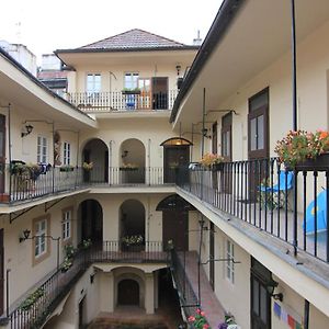 Cool 1 Bedroom Prokopska Apartment In Mala Strana