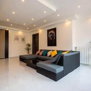 Appartement à 2 Chambres à Coucher
