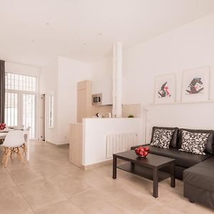 Appartement à 2 Chambres à Coucher