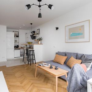 ★Bright Apartment With Positive Vibes★