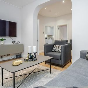 Appartement à 2 Chambres à Coucher