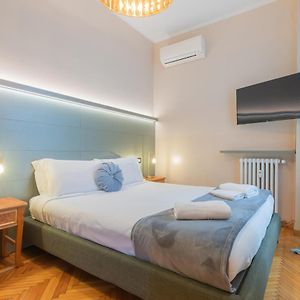 Studio Lit King-Size