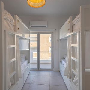 Dormitory Room Mixed