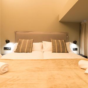 Studio Lit King-Size
