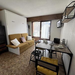 Studio Lit King-Size